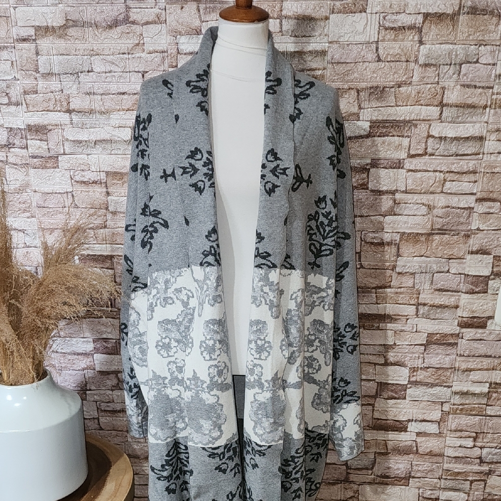 Rachel Roy Brand New Floral Patterned Gray and White Women's Sweater